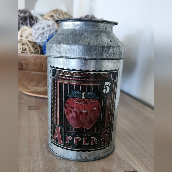 🍎 Vintage Apple Design Metal Canister – Rustic Farmhouse Kitchen Décor - Picture 3 of 16